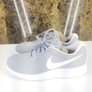 Size 7.5 - Nike Tanjun Wolf Grey - 812655-010